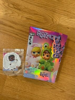 BRATZ BRATZIEZ ICONZ SERIES PLUSH KEYCHAIN BLIND BOX BUNNY BOO SASHA
